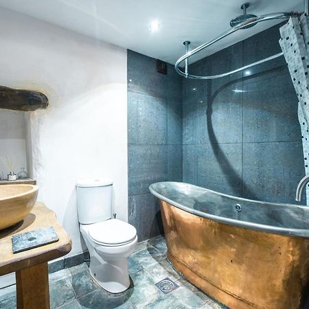 St Davids Hideaway With Roll-Top Bath & Log Burner Kültér fotó