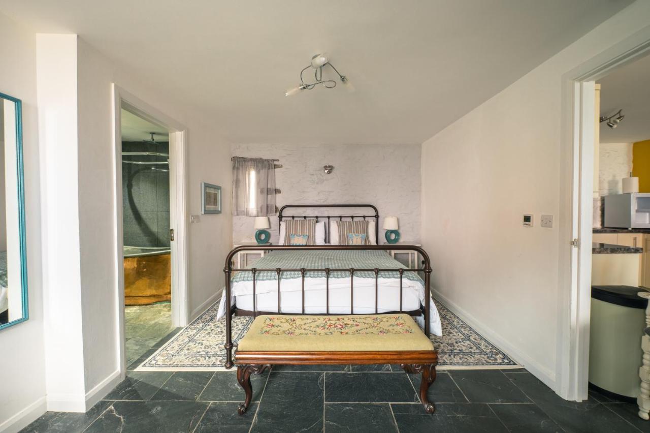 St Davids Hideaway With Roll-Top Bath & Log Burner Kültér fotó