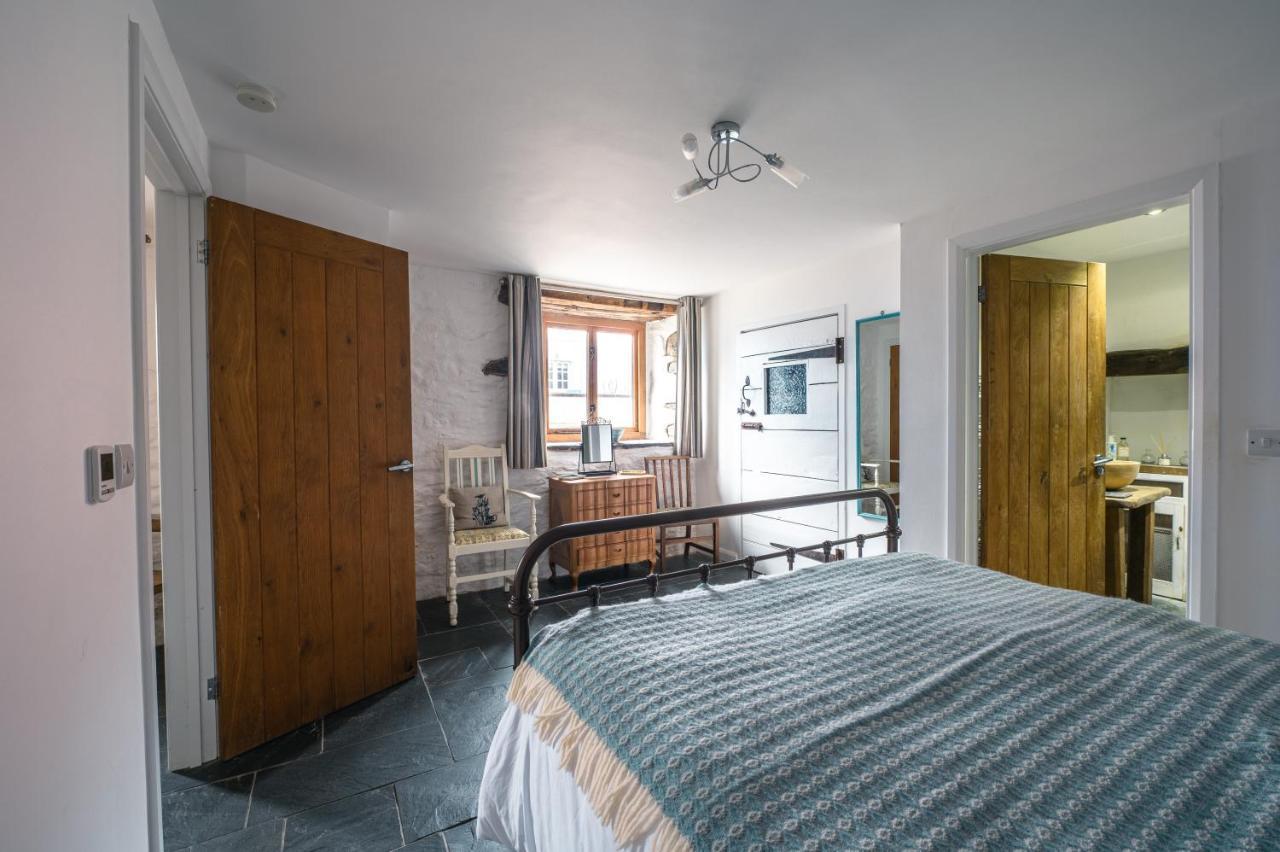 St Davids Hideaway With Roll-Top Bath & Log Burner Kültér fotó