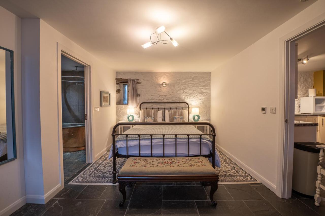 St Davids Hideaway With Roll-Top Bath & Log Burner Kültér fotó