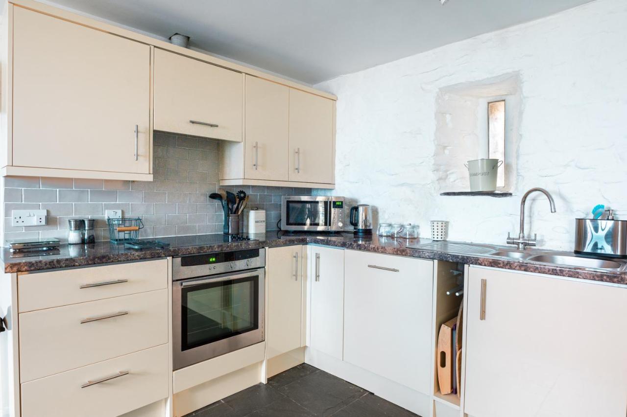 St Davids Hideaway With Roll-Top Bath & Log Burner Kültér fotó