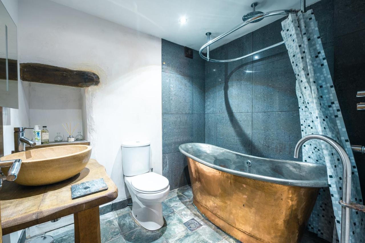 St Davids Hideaway With Roll-Top Bath & Log Burner Kültér fotó